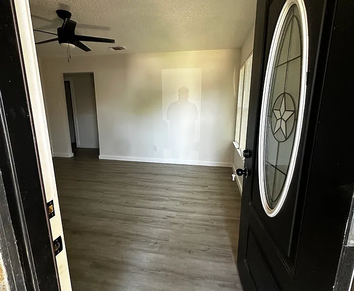 2463 Fort Worth St — Photo 8
