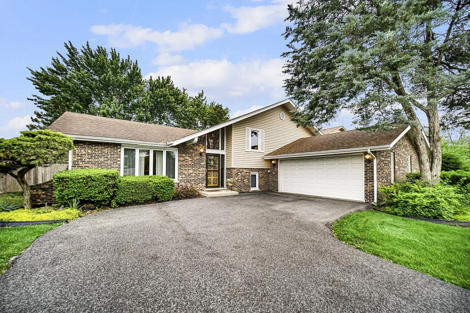 8455 Teakwood Ct photo 1