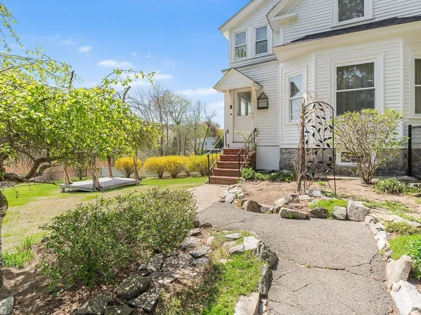 8 Tyler St, Methuen, MA 01844