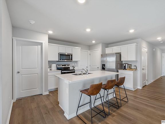 5th image of 9408 Reynolds St