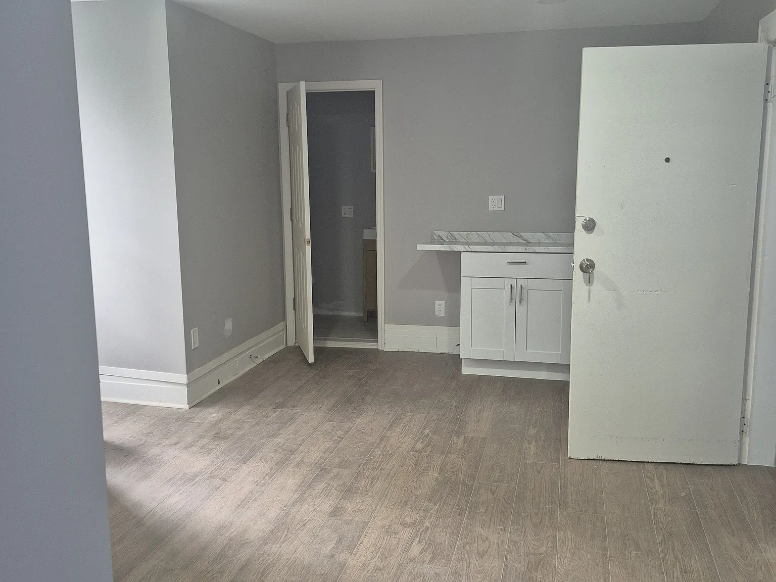 1 bed, 425 sqft, $1,100 — Photo 2