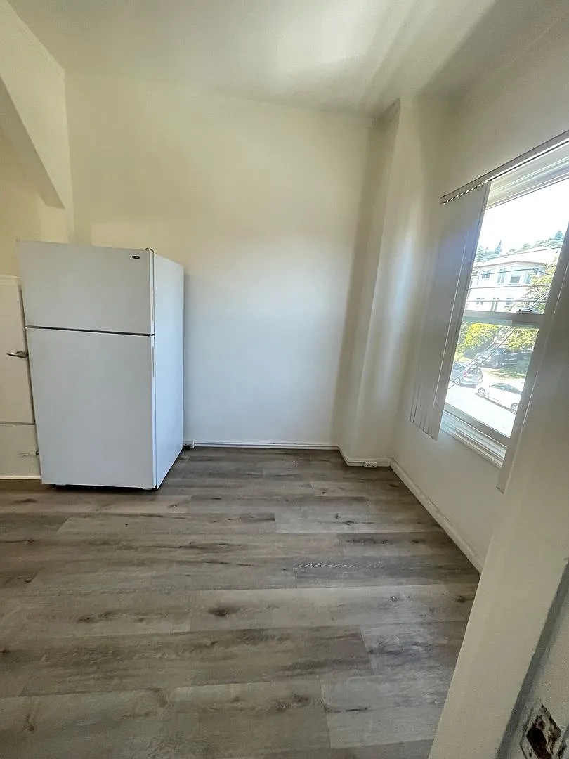 2516 Piedmont Ave — Photo 4