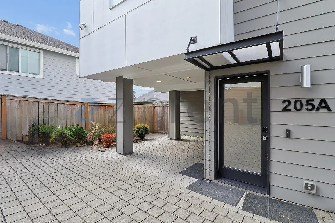 3 bed, 1400 sqft, $4,800 — Photo 2