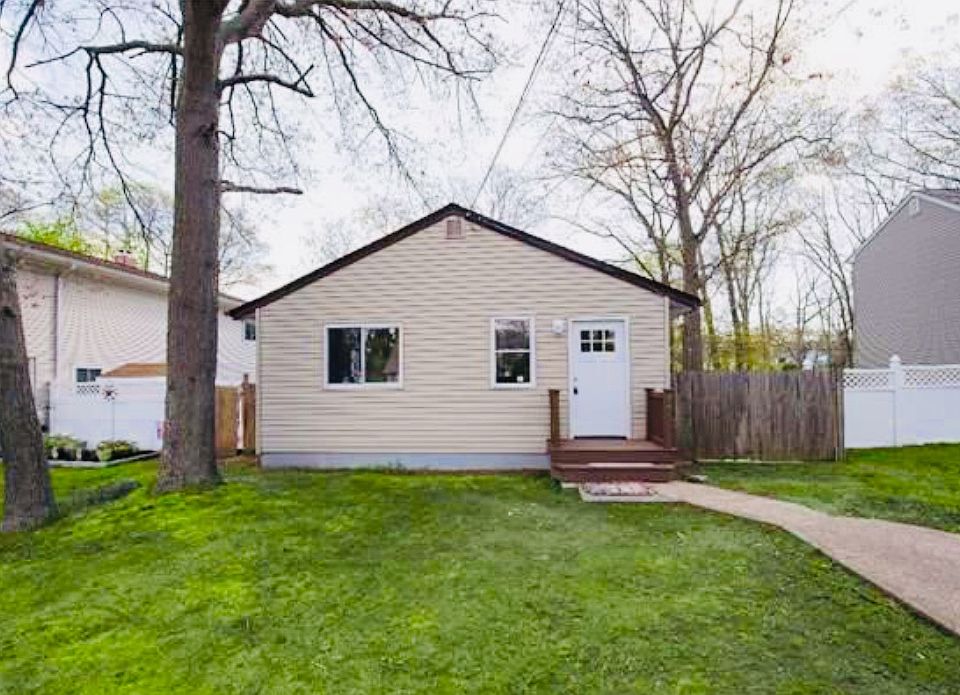 1st image of 11 Halewood Dr