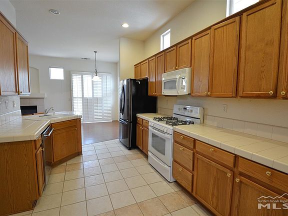 4th image of 2695 Chaucer St