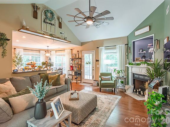 2nd image of 1079 Warpers Ln