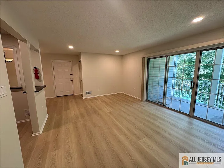 7 Sheffield Ct — Photo 3