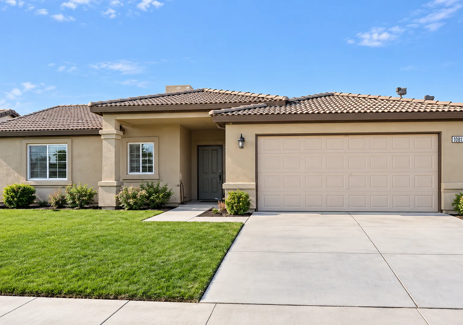 Beautiful 3 Bedroom Home for Rent! — Photo 1