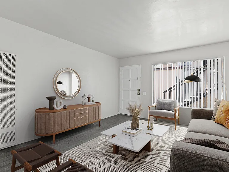 Carlyle Court Apartment Homes — Photo 4