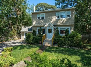 631 Blue Point Rd, Holtsville, NY 11742