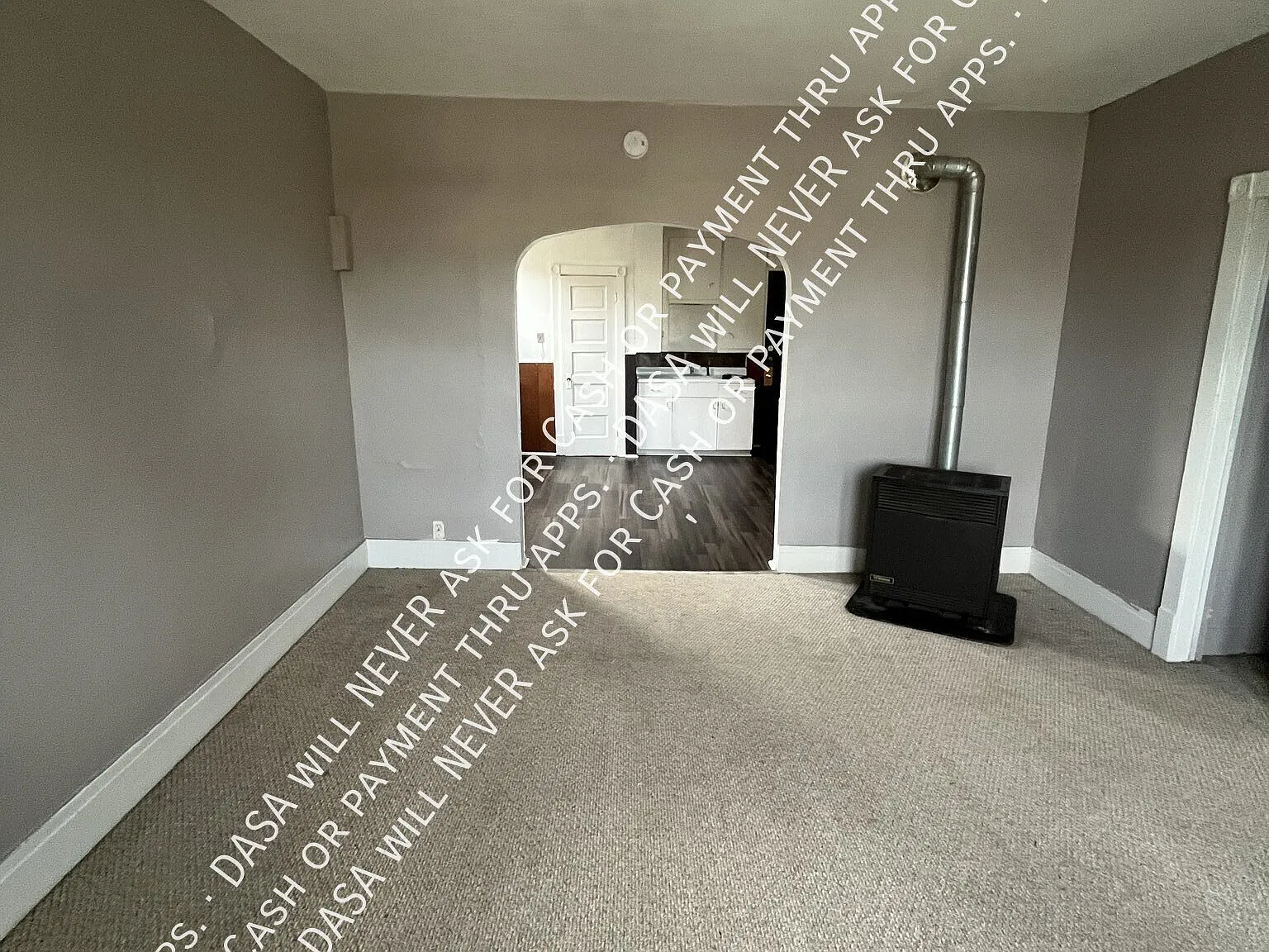 444 Schiller Upper - 2 Bed / 1 Bath — Photo 2