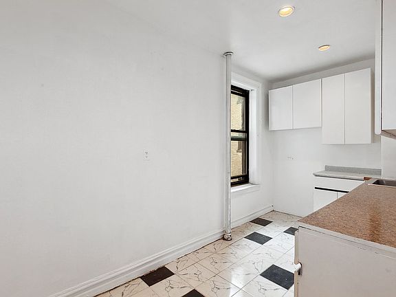 4th image of 421 Crown St APT 14R