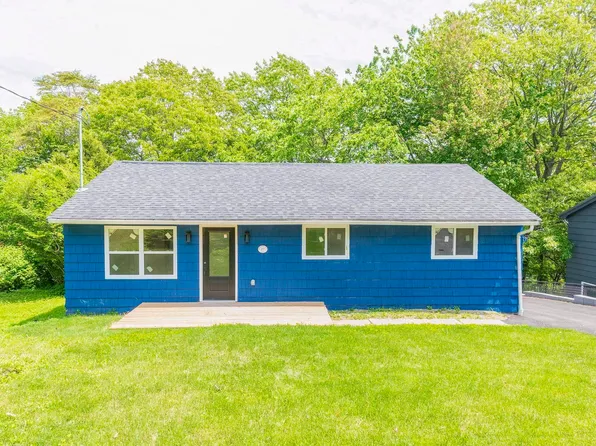 27 Meadowview Dr, Bedford, NS B4A 2C3