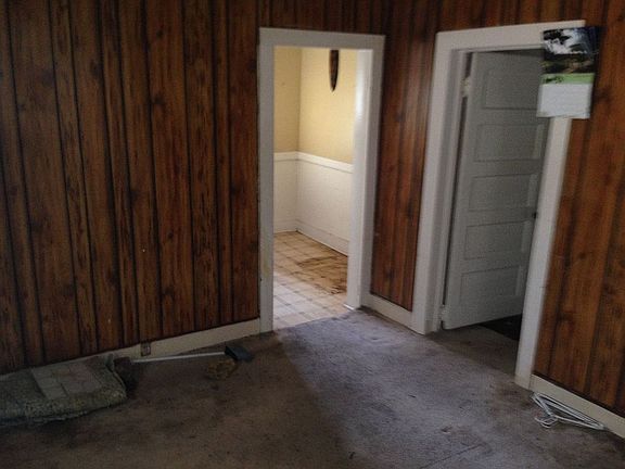 3rd image of 1052 Amelia St