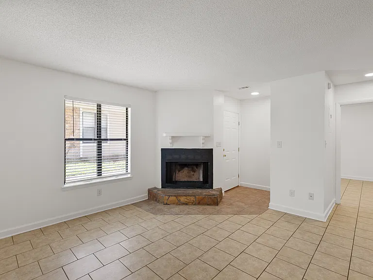 6346 W Fairfield Dr — Photo 4