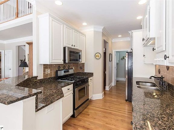 4th image of 211 Green Arbor Ln