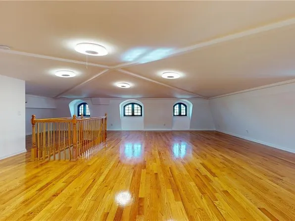 2317 East 63rd Street image 29 of 33