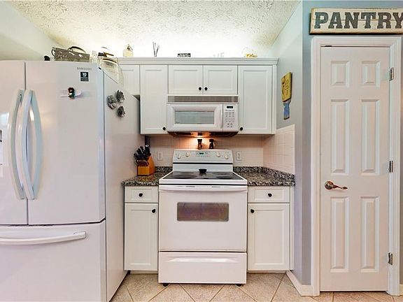 3rd image of 760 Lake Orchid Cir Unit 760-202