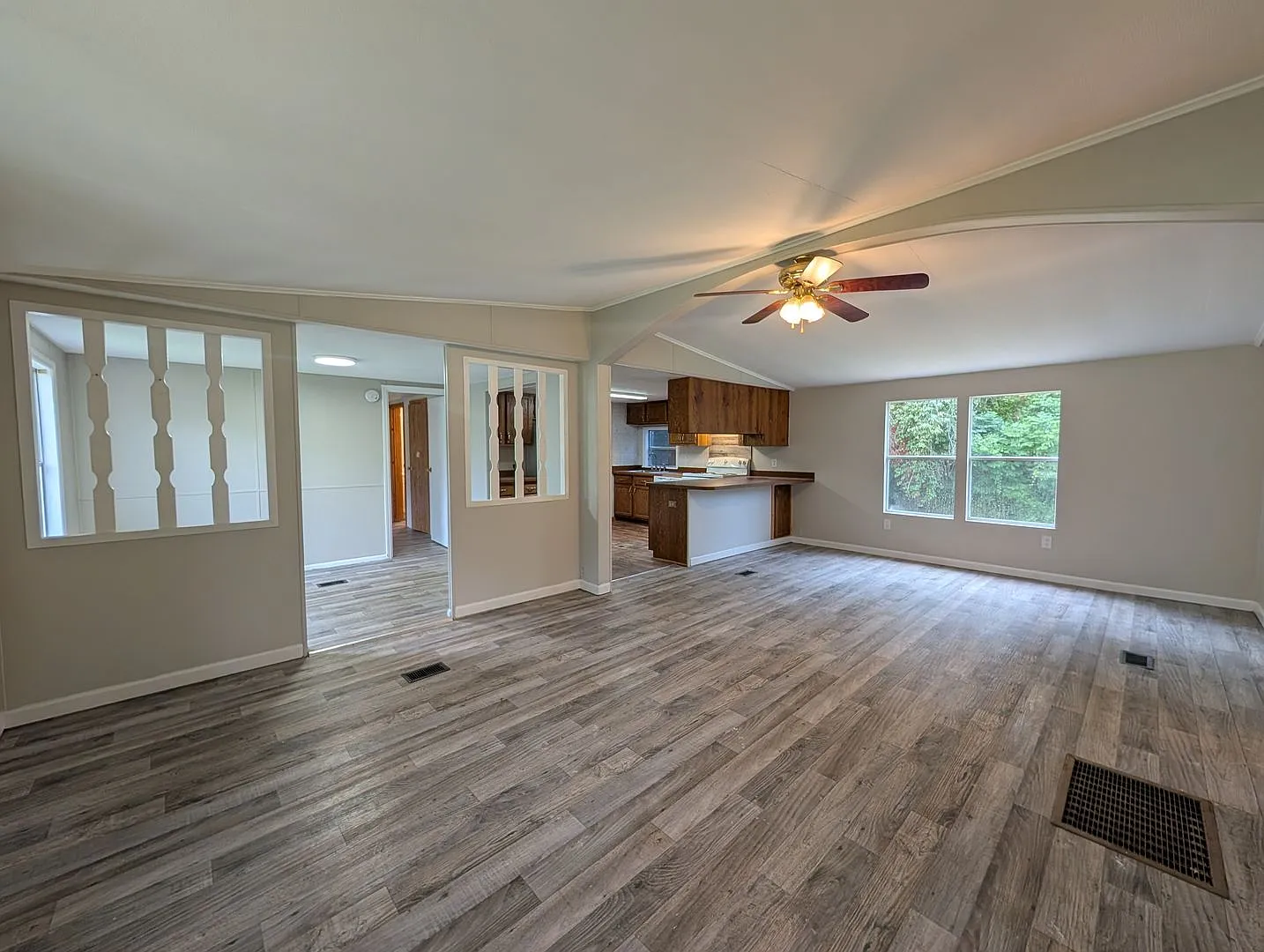 3 bed, 2 bath on 1/3 Acre of FENCED land. — Photo 3