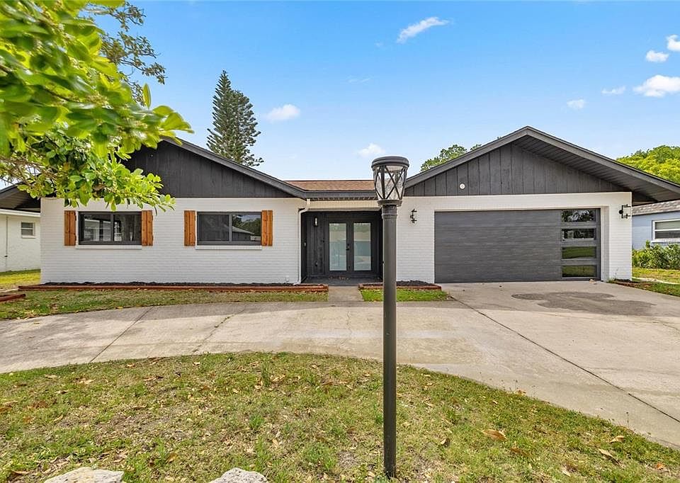 1st image of 1218 SE 4TH AVENUE