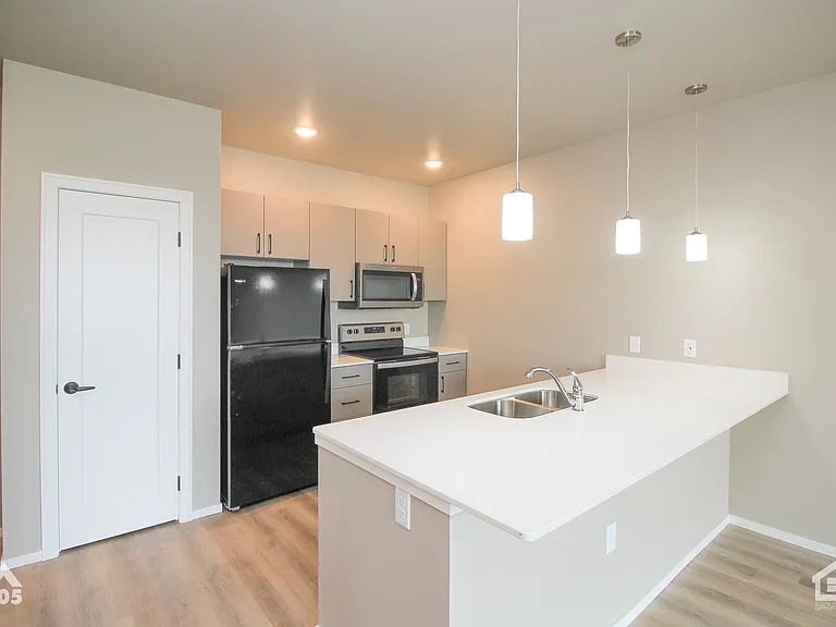 University Hills Village — Photo 187