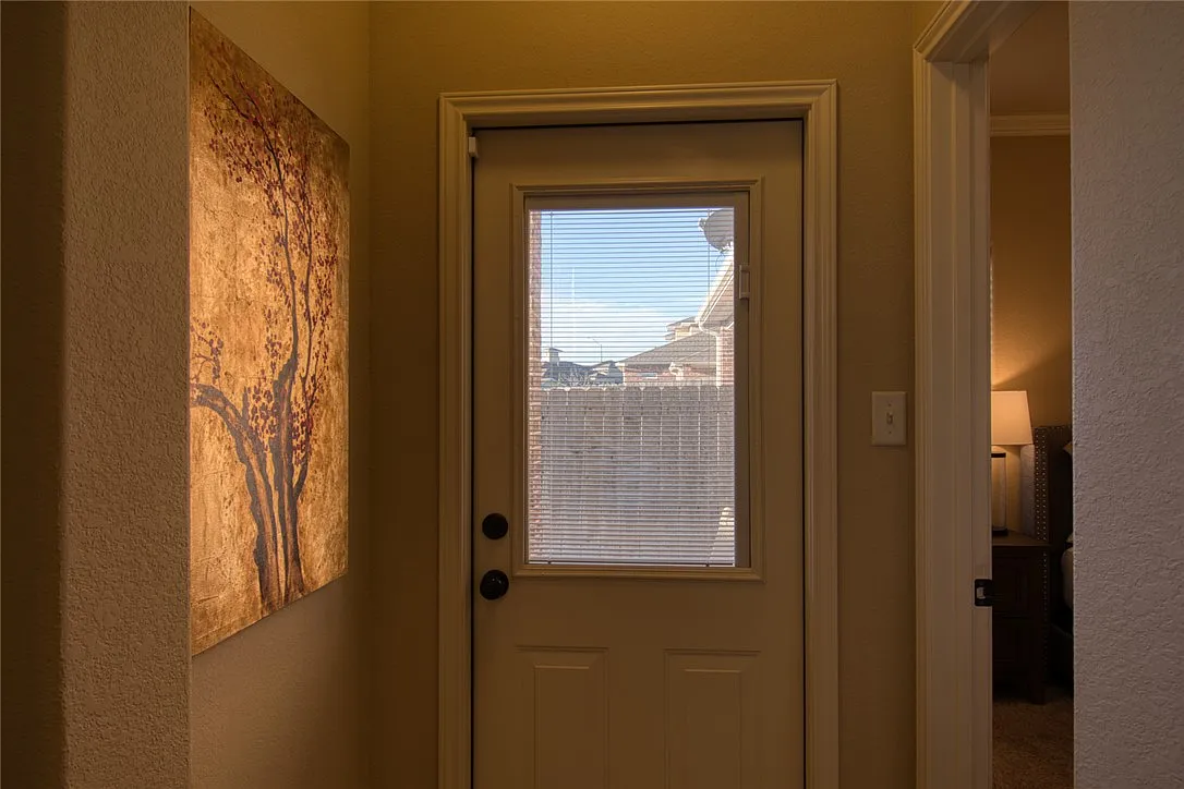 2 bed, 1299 sqft, $1,800 — Photo 2