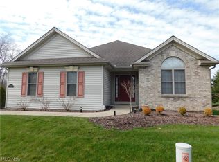 18 Walker Cir, Girard, OH