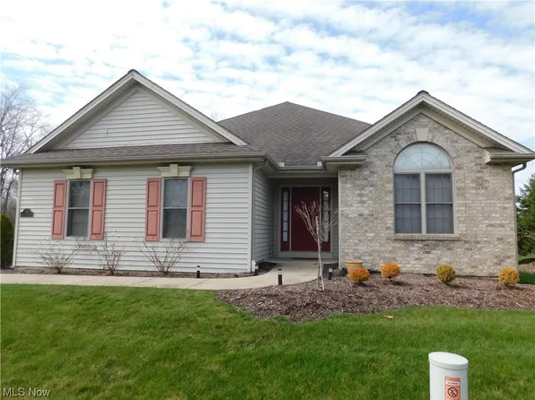 18 Walker Cir, Girard, OH 44420