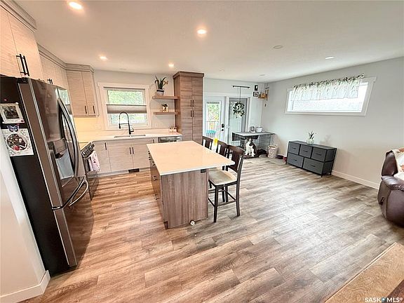 5th image of 44 Mitchell Cres