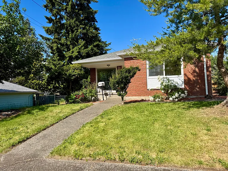 3910 NW Franklin St #B — Photo 1