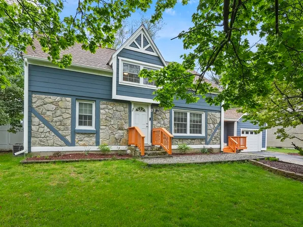 13 Carey Ln, Oxford, MA 01540
