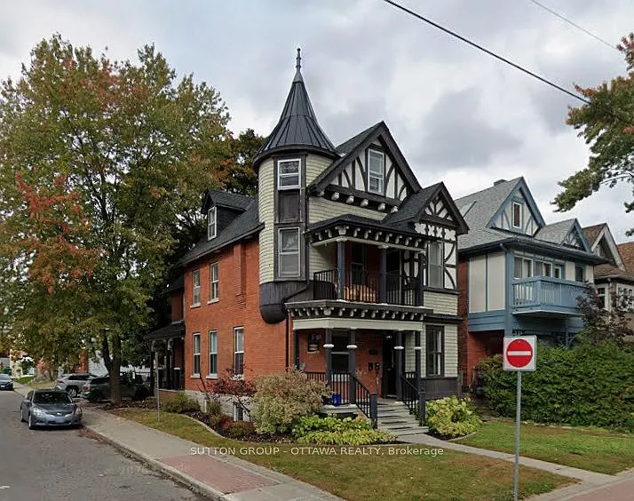 607 Maclaren St