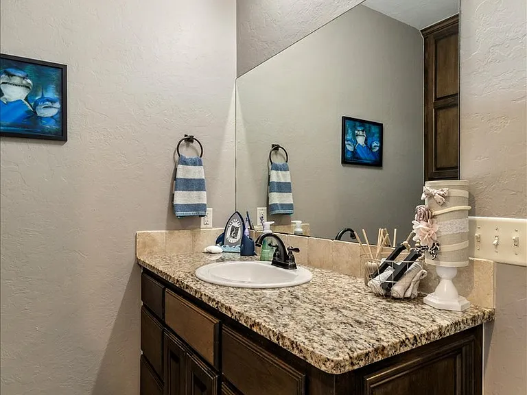 8398 SW Sun Valley Dr — Photo 28