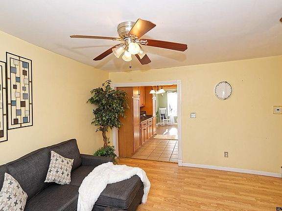 3rd image of 104 Quevic Dr