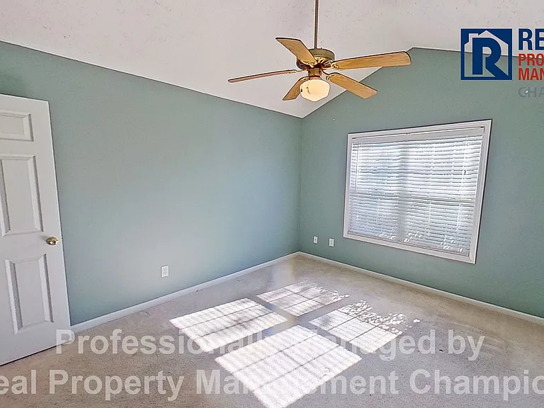 802 Plainfield Ct — Photo 16