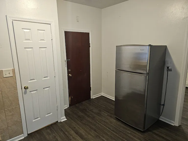 31 Parker Ave #1R — Photo 12