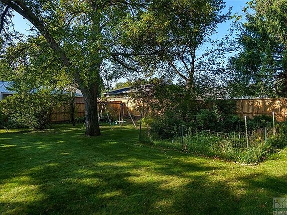 5th image of 1740 Iris Ln