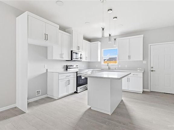 5th image of 2308 Vivian St