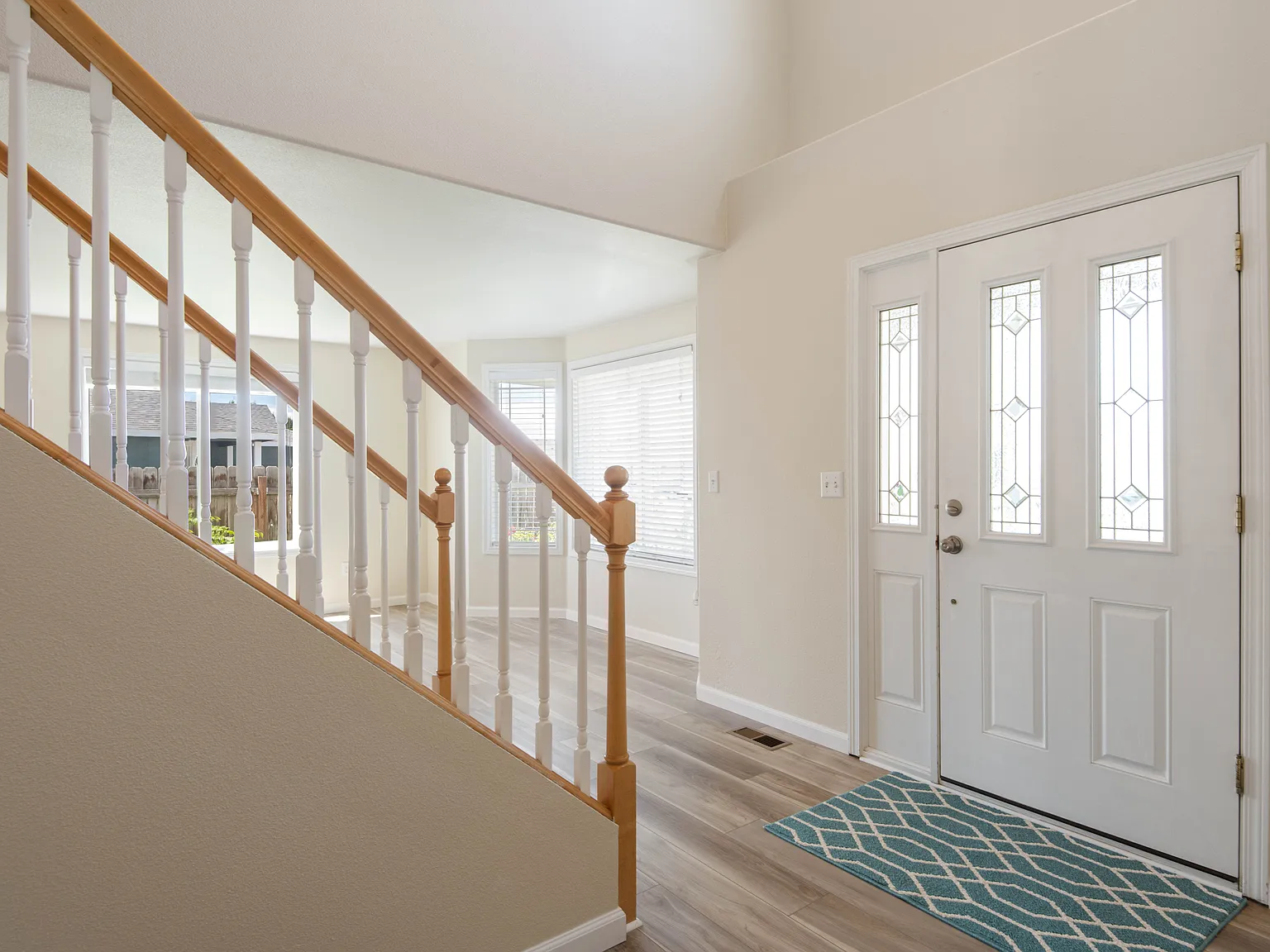 4 bed, 2.5 bath, 2501 sqft, $2,700 — Photo 3