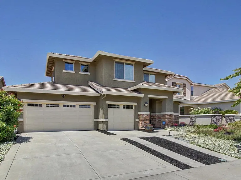 Edington Dr — Photo 20