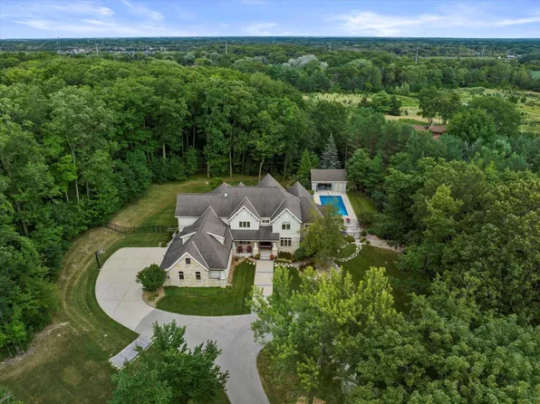 390 Horns Corners ROAD, Cedarburg, WI 53012
