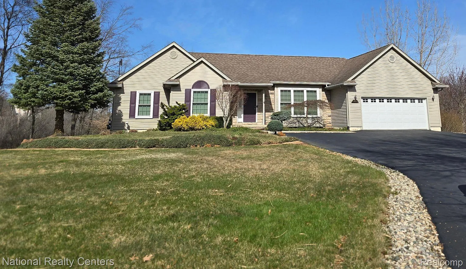 1664 S Creek Dr photo 1