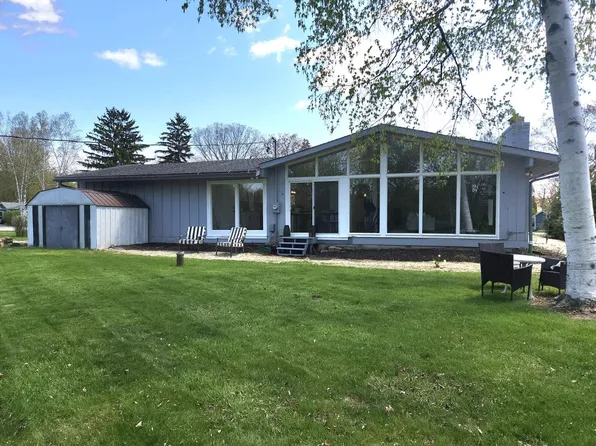 9131 N Pelham PARKWAY, Bayside, WI 53217