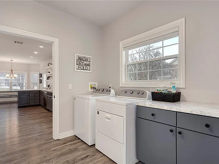 406 NW A St — Photo 5