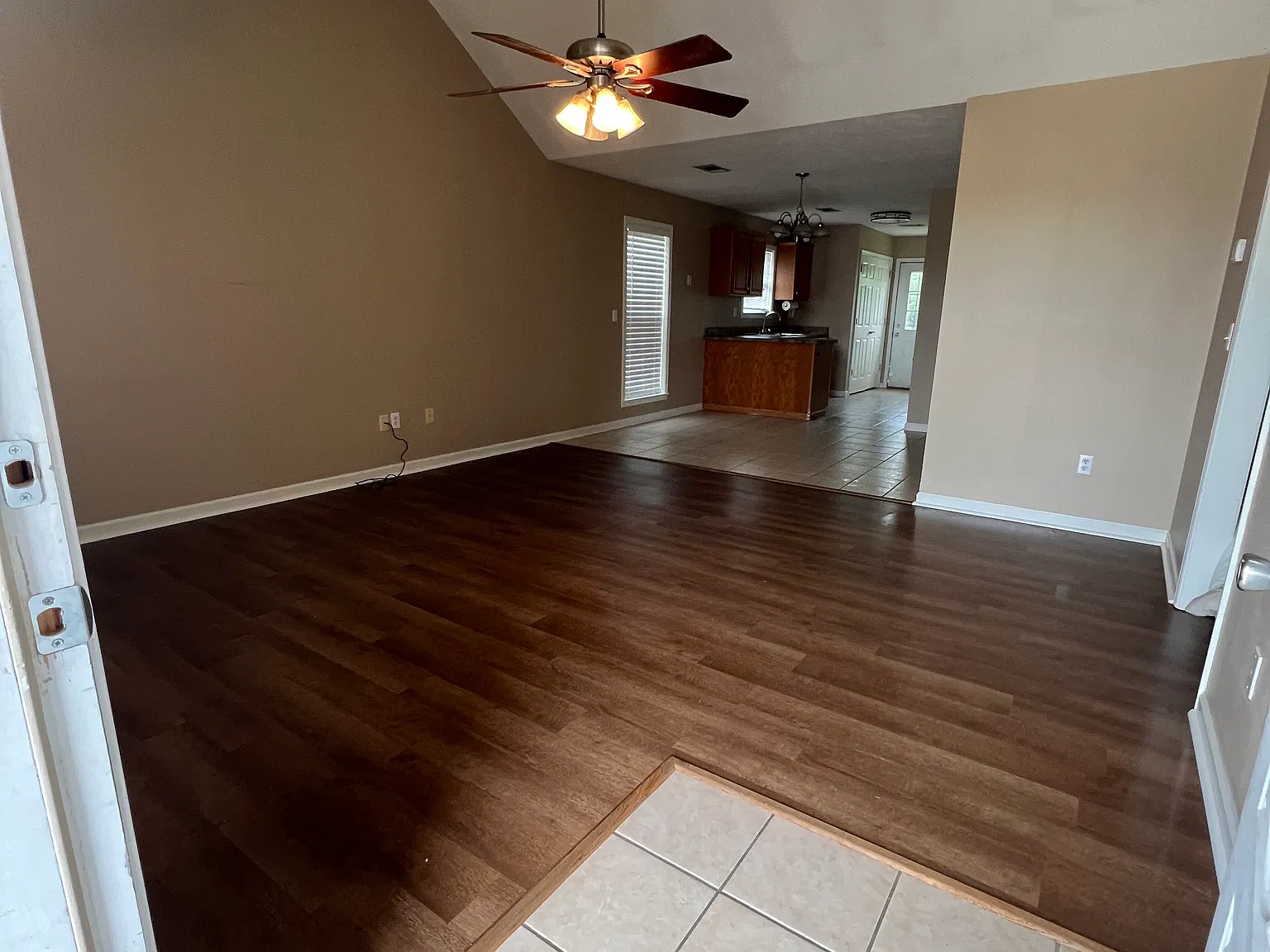 2 bed, 1081 sqft, $1,300 — Photo 4