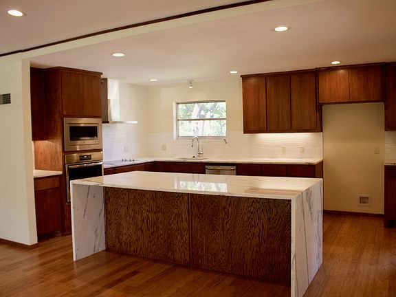 2nd image of 805 Briarwood Blvd