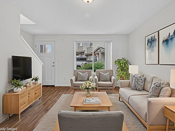 2nd image of 624 SW Drumwood Ave APT 2