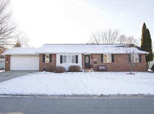 99 Cottonwood Dr, Chatham, IL 62629