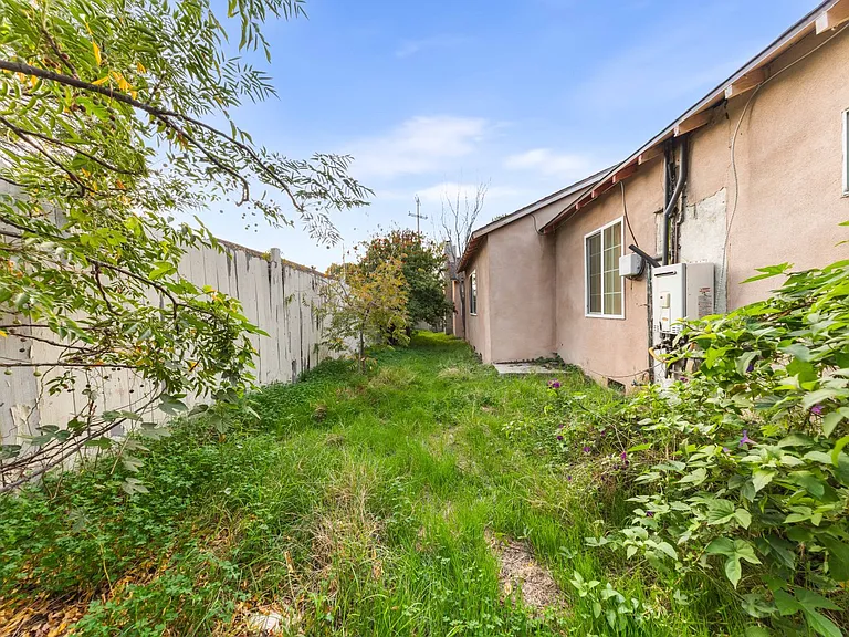 10554 Plainview Ave — Photo 44