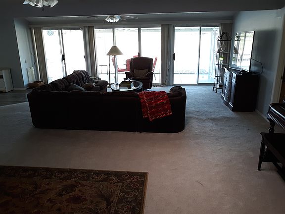 3rd image of 10510 W Mission Ln